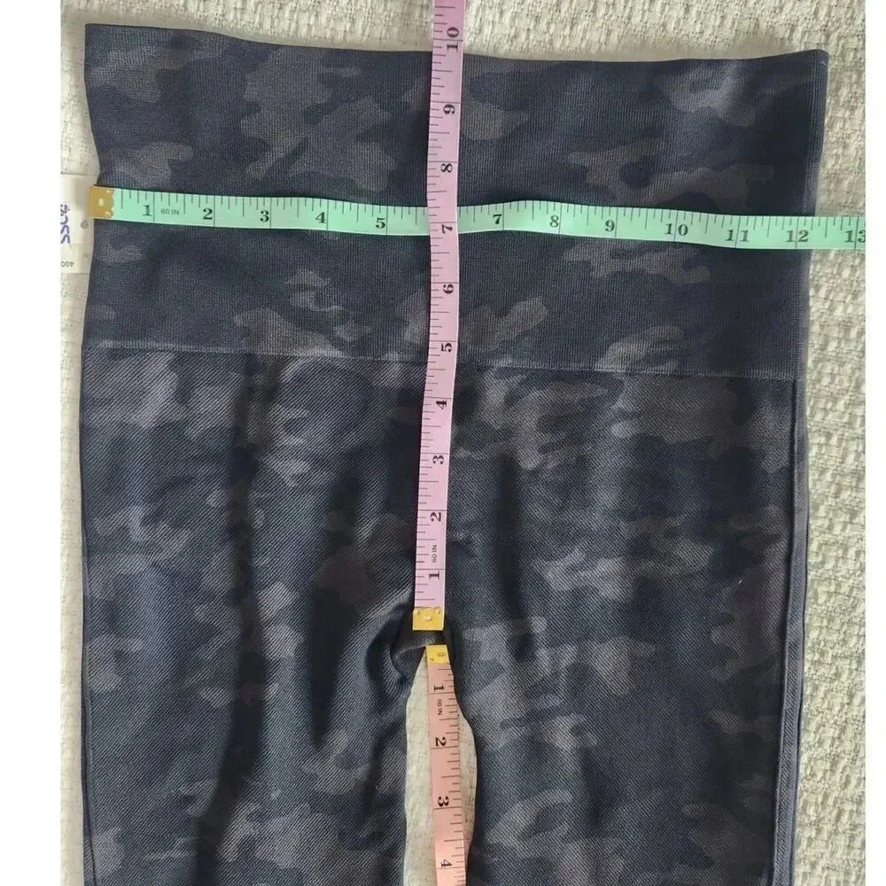 NWOT SPANX Seamless Shaping Black Camo Leggings - Picture 7 of 7